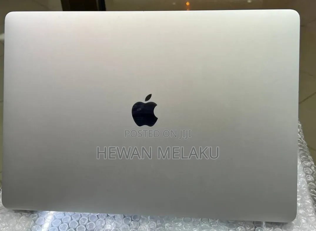 New Laptop Apple MacBook Pro 2018 16GB Intel Core i7 SSD 256GB