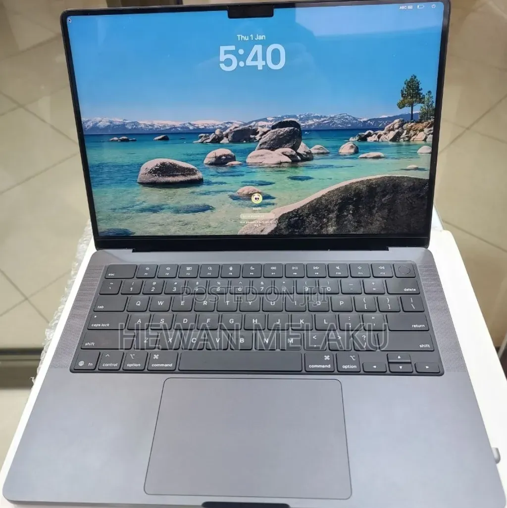 New Apple MacBook Pro 2025 M5 14-inch 16GB Apple M5 Pro SSD 512GB