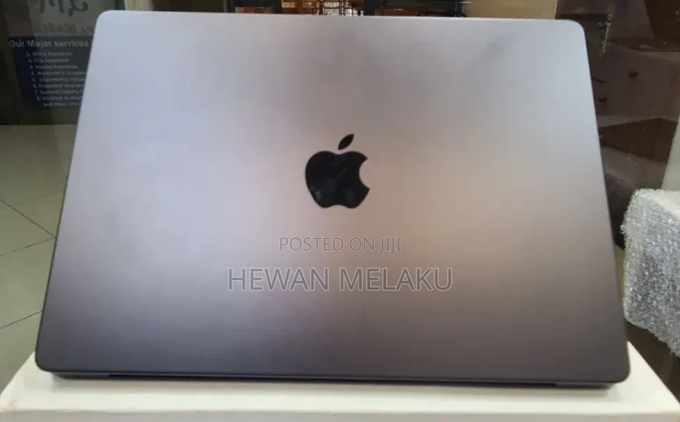 New Apple MacBook Pro 2025 M5 14-inch 16GB Apple M5 Pro SSD 512GB