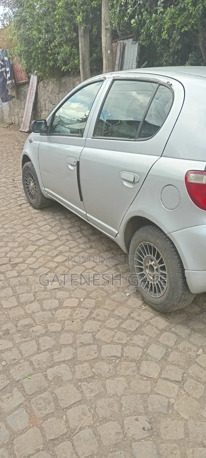 Toyota Vitz 2000 Silver