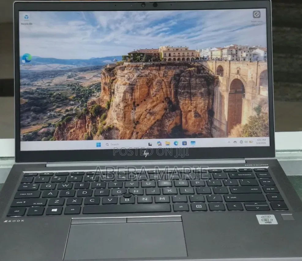 New Laptop HP ZBook Firefly 14 G7 16GB Intel Core i7 SSD 512GB