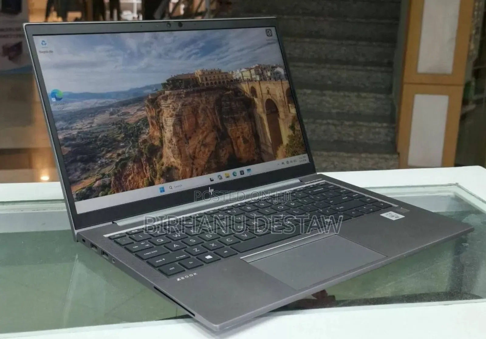New Laptop HP ZBook Firefly 14 G7 16GB Intel Core i7 SSD 512GB