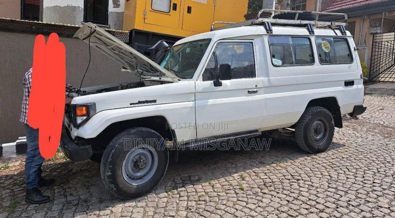 Toyota Land Cruiser 2003 White
