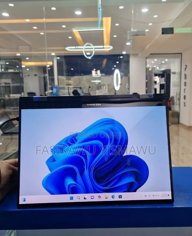 New Laptop Asus ZenBook 13 UX331UN 16GB Intel Core i7 SSD 512GB
