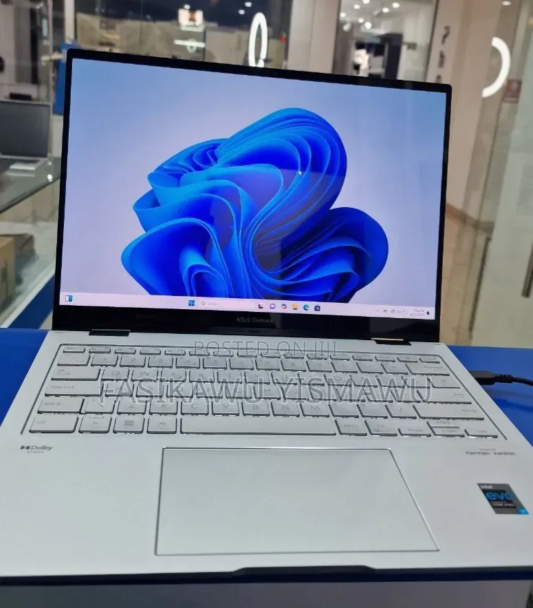 New Laptop Asus ZenBook 13 UX331UN 16GB Intel Core i7 SSD 512GB