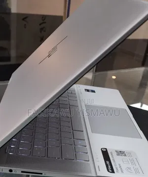 New Laptop HP Envy X360 8GB Intel Core i5 SSD 512GB