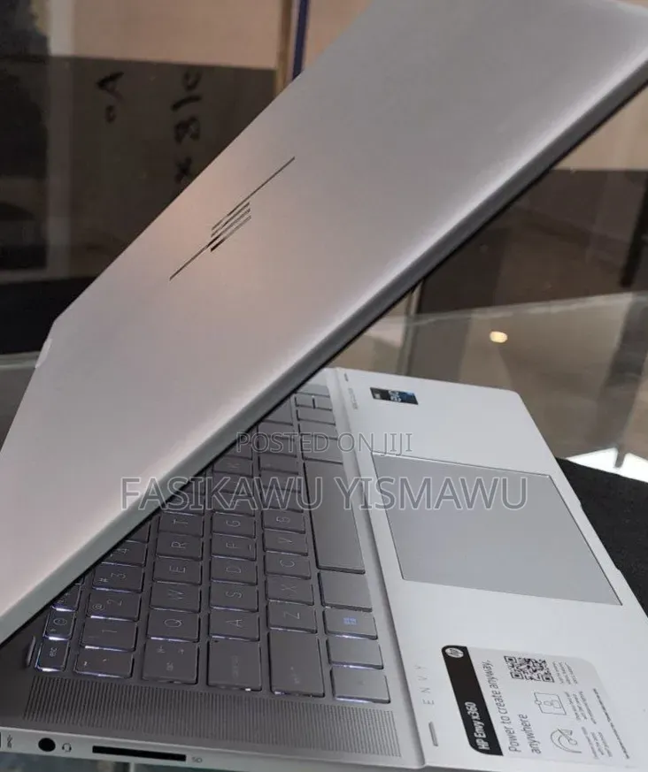 New Laptop HP Envy X360 8GB Intel Core i5 SSD 512GB