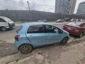 Toyota Yaris Base Hatchback 5dr 2010 Blue