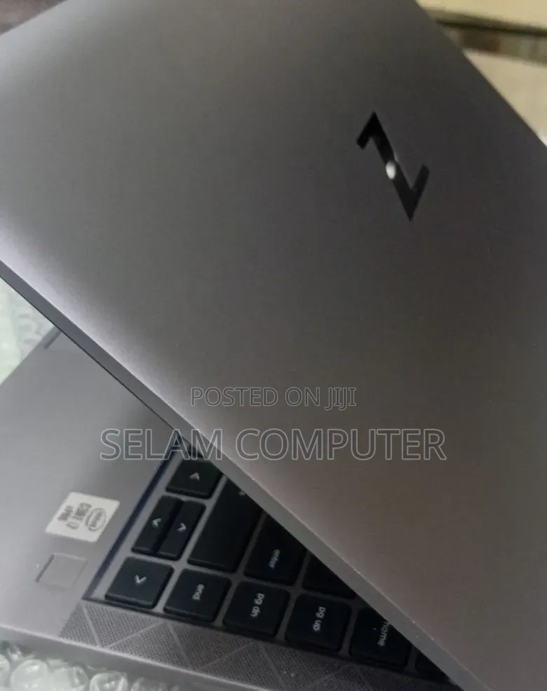 New Laptop HP ZBook Firefly G8 16GB Intel Core i7 SSD 512GB