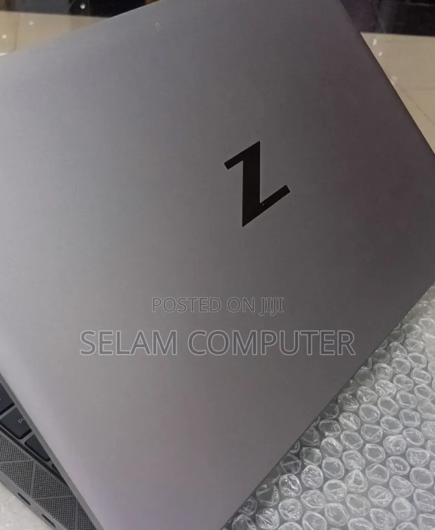 New Laptop HP ZBook Firefly G8 16GB Intel Core i7 SSD 512GB