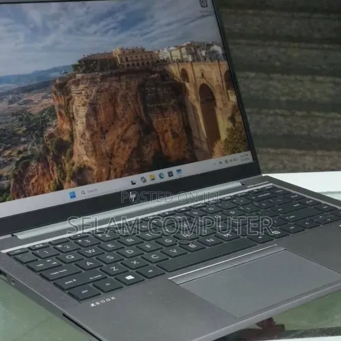 New Laptop HP ZBook 17 16GB Intel Core i7 SSD 512GB