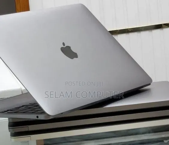 New Laptop Apple MacBook Pro 2020 M1 8GB Apple M1 SSD 256GB