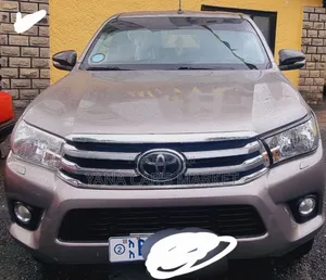 Toyota Hilux 2019 Silver