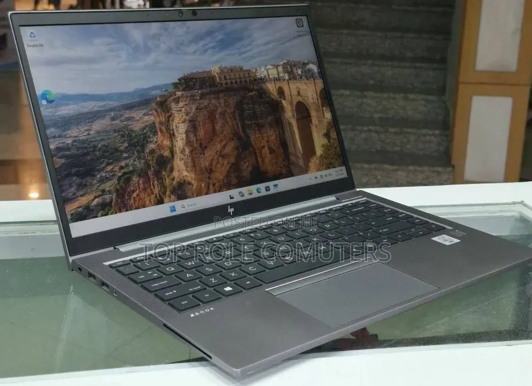 New Laptop HP ZBook Firefly 14 G7 16GB Intel Core i7 SSD 512GB
