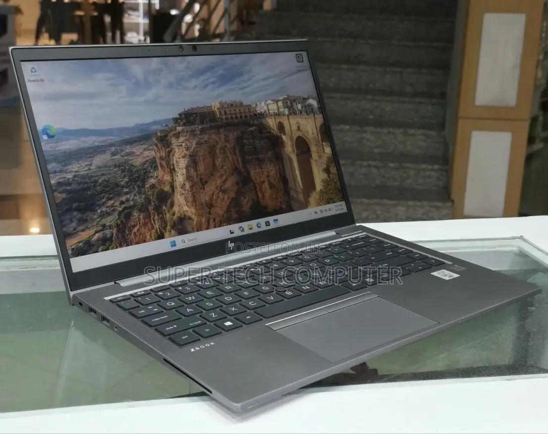 New Laptop HP ZBook Firefly 14 G7 16GB Intel Core i7 SSD 512GB
