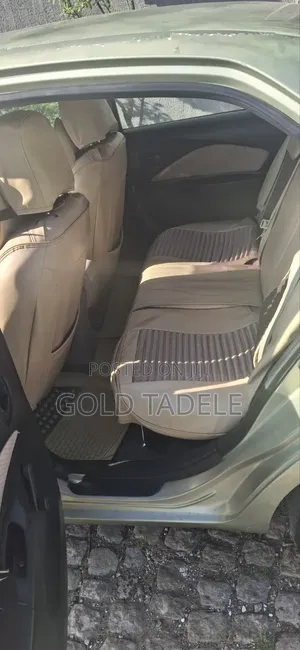 Toyota Yaris 1.3 2006 Gold