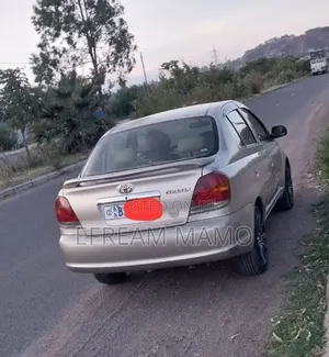 Toyota Platz 2005