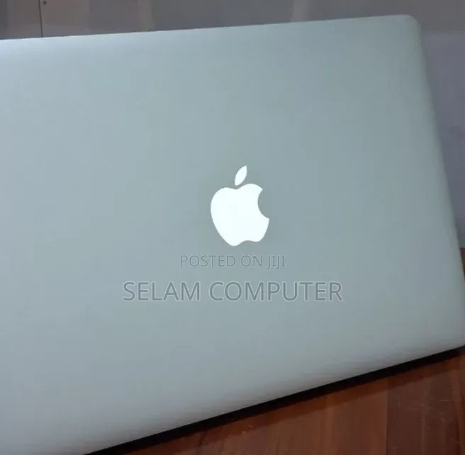 New Laptop Apple MacBook 8GB Intel Core i5 SSD 256GB
