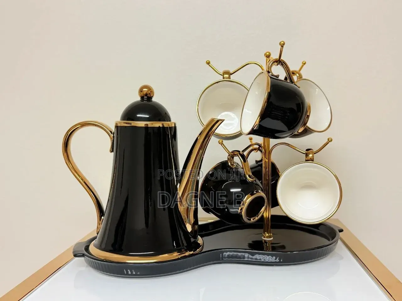 8-Piece Ceramic Milk and Tea Set With Gold Trim የሻይ እና የወተት ማቅረቢያ ሴት