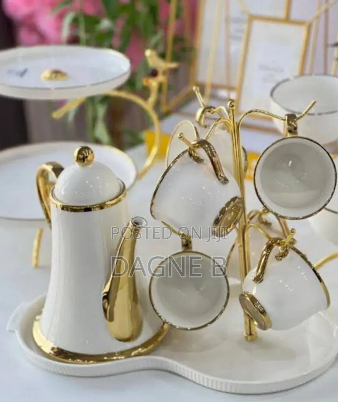8-Piece Ceramic Milk and Tea Set With Gold Trim የሻይ እና የወተት ማቅረቢያ ሴት