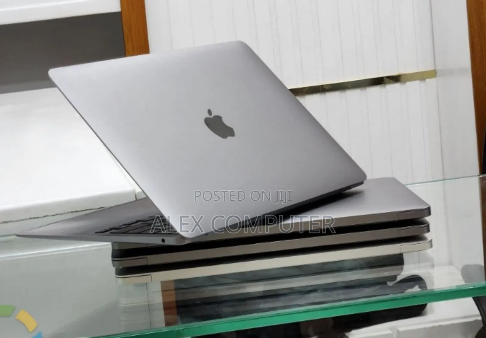 New Laptop Apple MacBook Air 2020 M1 8GB Apple M1 SSD 256GB