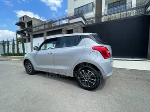 Suzuki Swift 2023 Silver