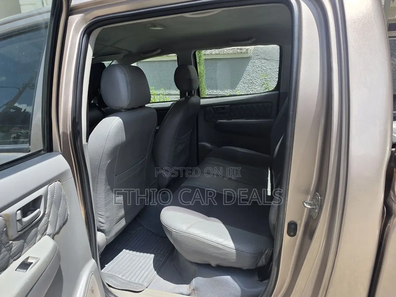 Toyota Hilux 2010 Brown
