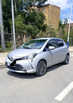 Toyota Yaris L Hatchback 5dr 2015 Silver