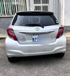 Toyota Yaris L Hatchback 5dr 2015 Silver