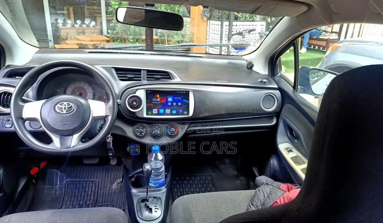 Toyota Yaris L Hatchback 5dr 2015 Silver