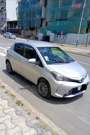 Toyota Yaris L Hatchback 5dr 2015 Silver