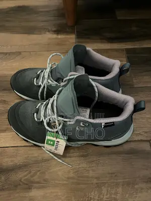 Quechua Women’S Waterproof Mid-Ankle Hiking Shoes Mh500 (Green)
