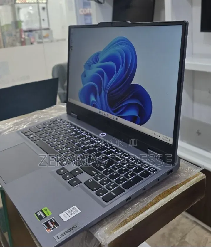 New Laptop Lenovo LOQ 15ARP9 16GB AMD Ryzen 5 SSD 512GB