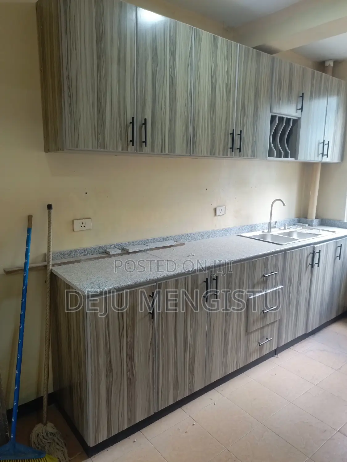 2bdrm Condo in ሁለተኛ በር አከባቢ, Bole for sale