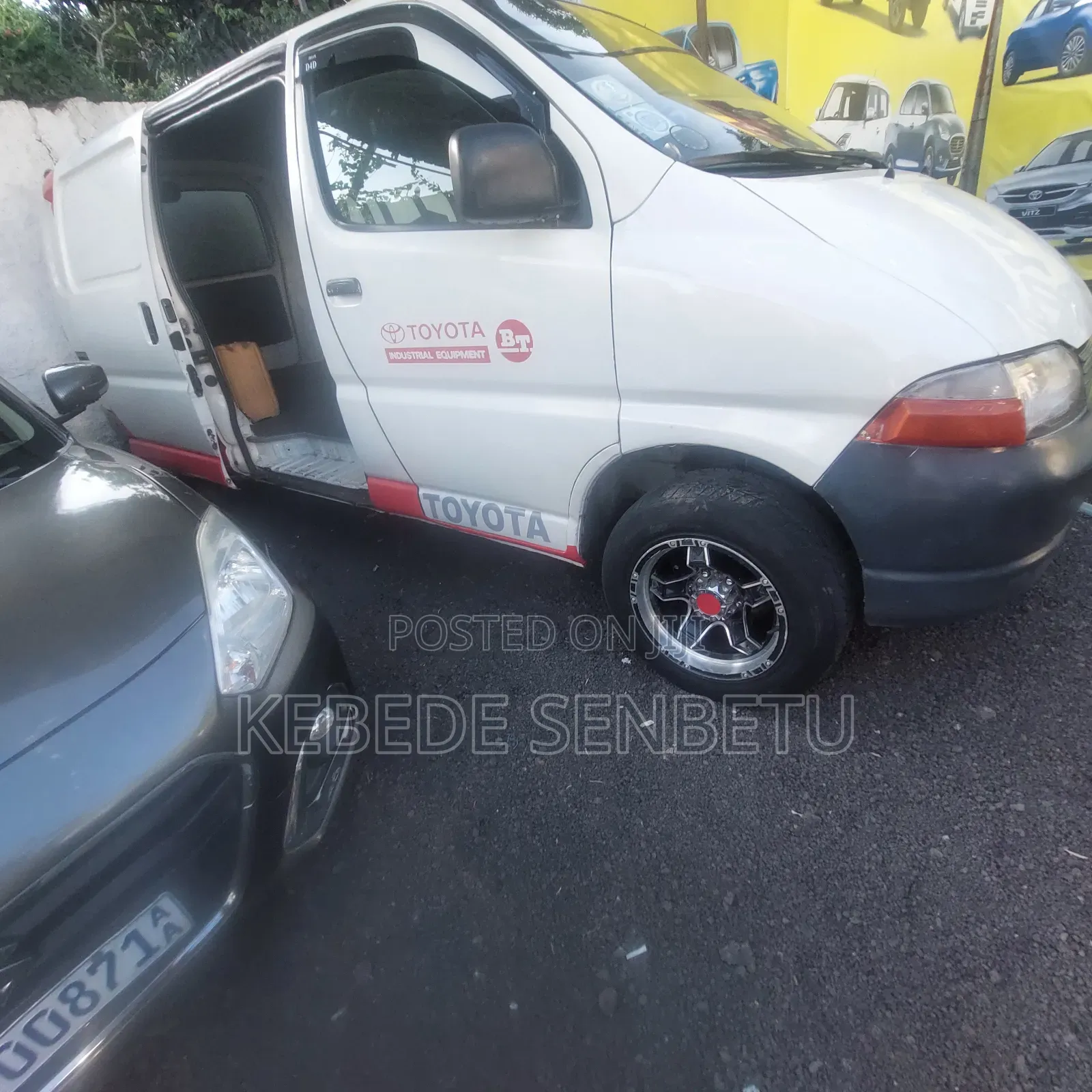 Toyota HiAce 2002 White