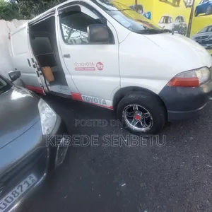 Toyota HiAce 2002 White