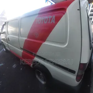 Toyota HiAce 2002 White