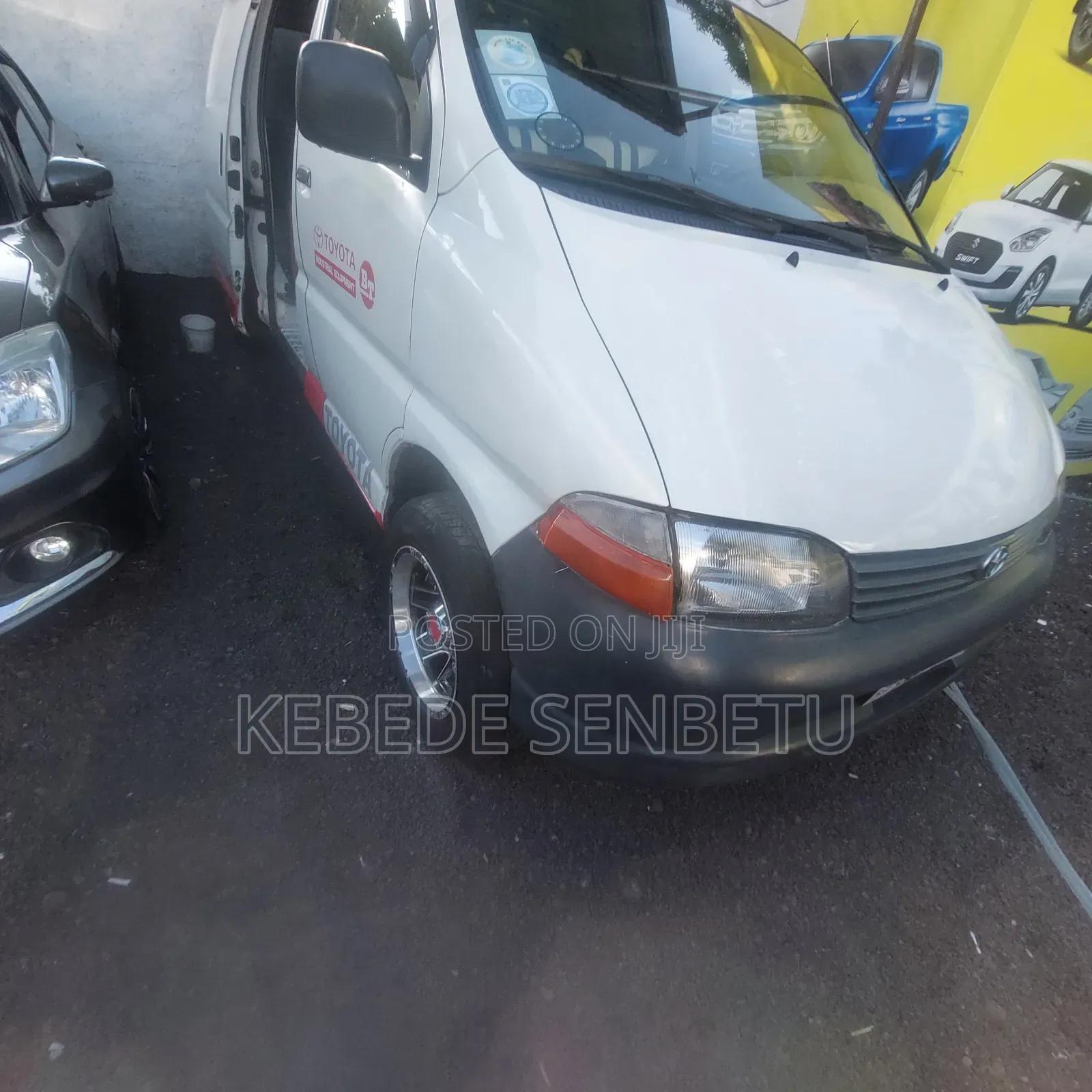 Toyota HiAce 2002 White
