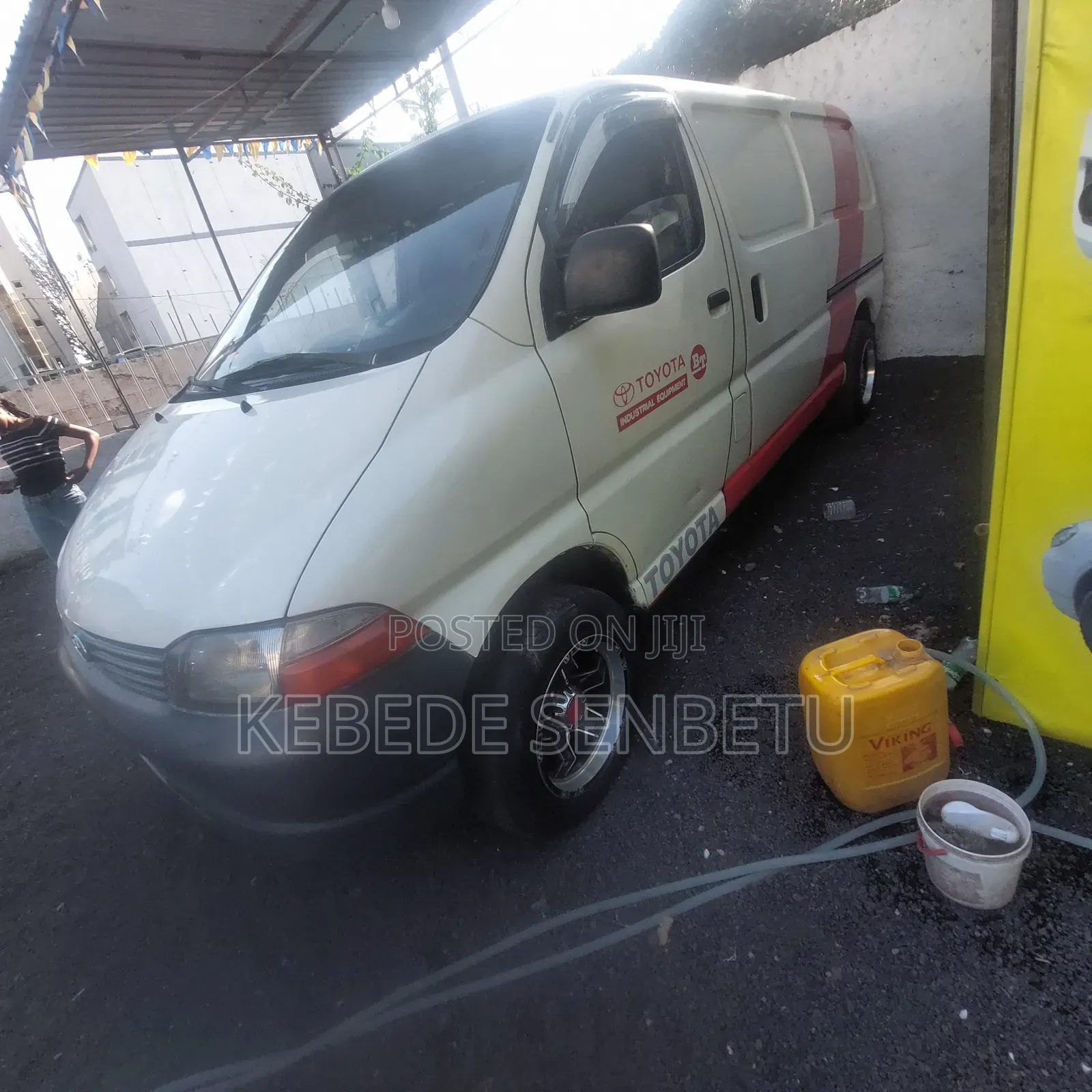 Toyota HiAce 2002 White