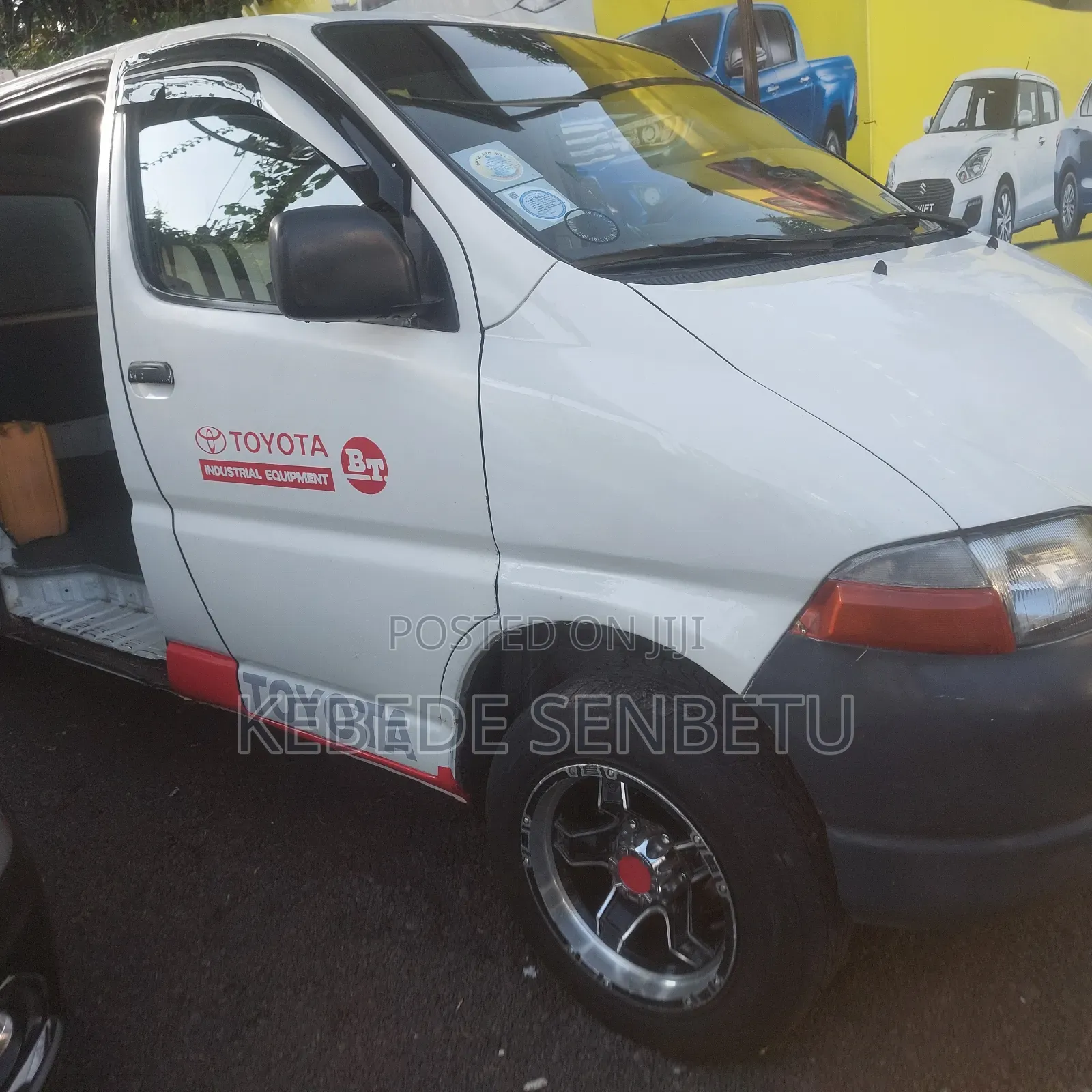 Toyota HiAce 2002 White