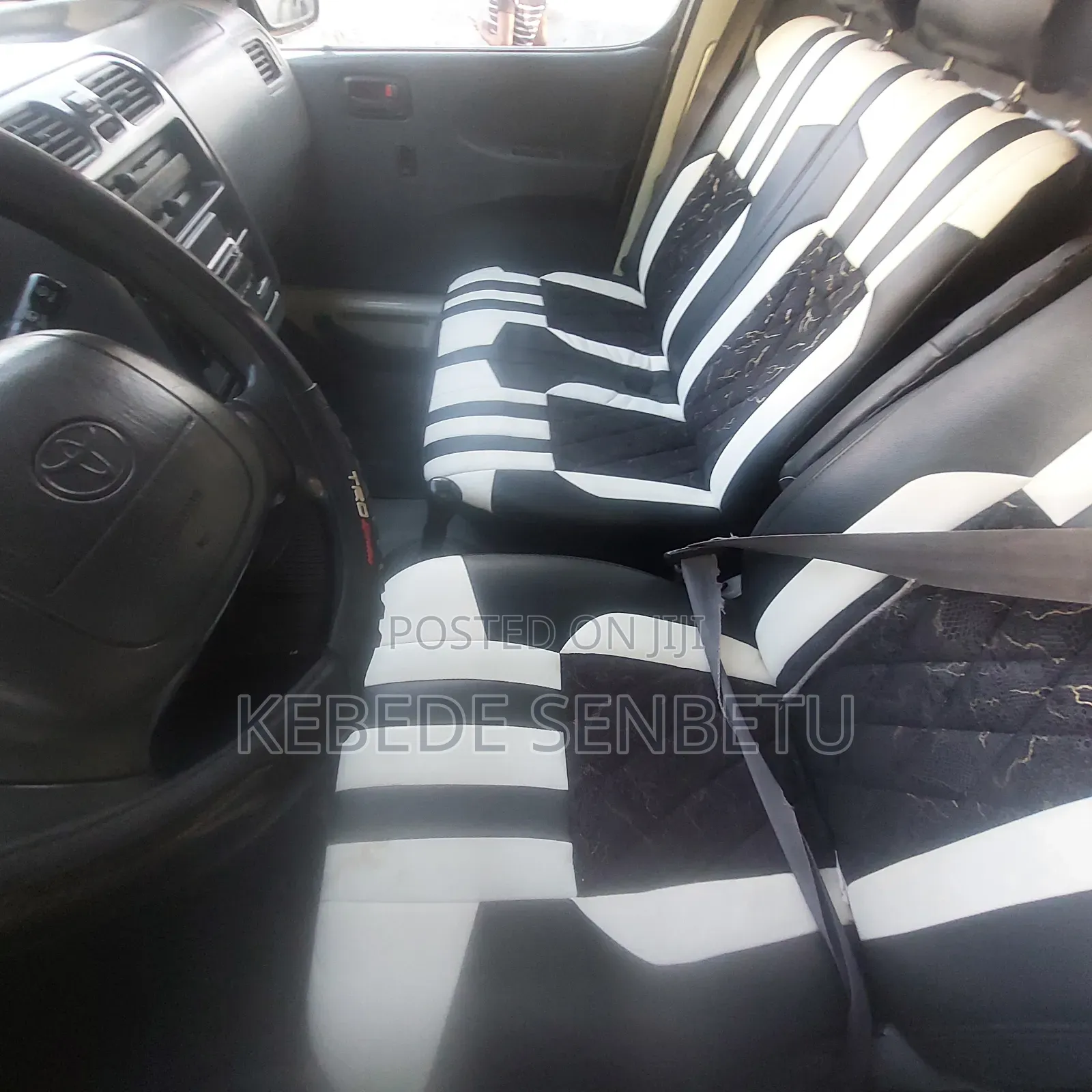 Toyota HiAce 2002 White