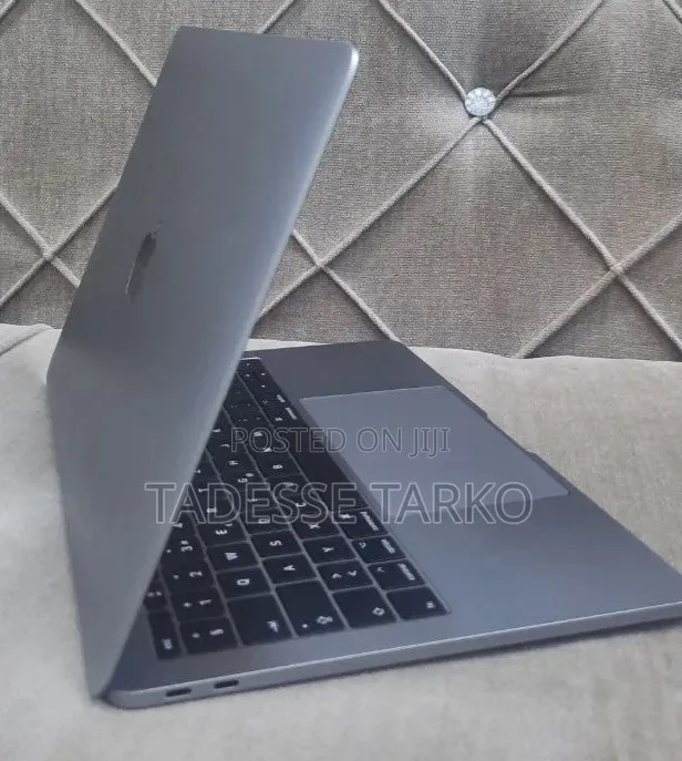 New Laptop Apple MacBook Pro 2017 16GB Intel Core i5 SSD 512GB