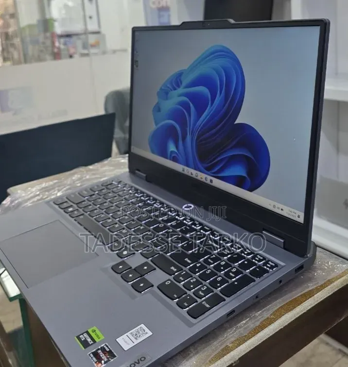 New Laptop Lenovo LOQ 15AHP10 16GB AMD Ryzen 7 SSD 512GB