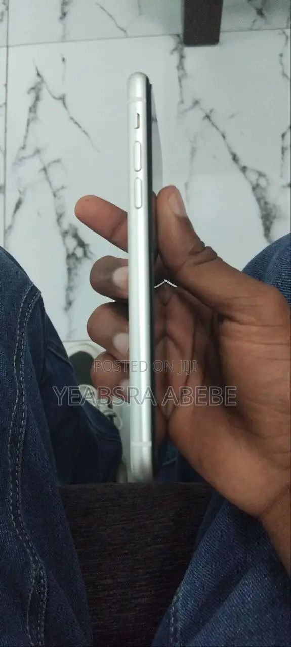 Apple iPhone 11 64 GB White
