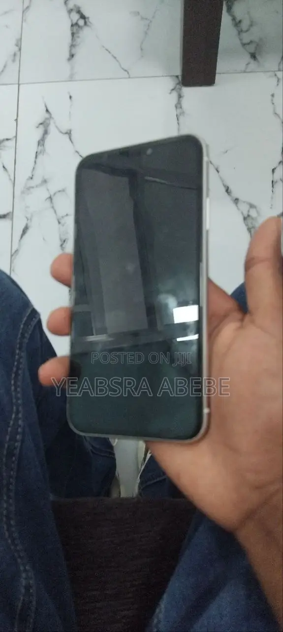 Apple iPhone 11 64 GB White