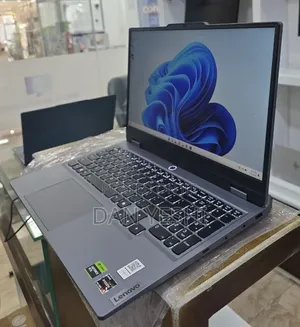 New Laptop Lenovo LOQ 15AHP10 16GB AMD Ryzen 5 SSD 512GB