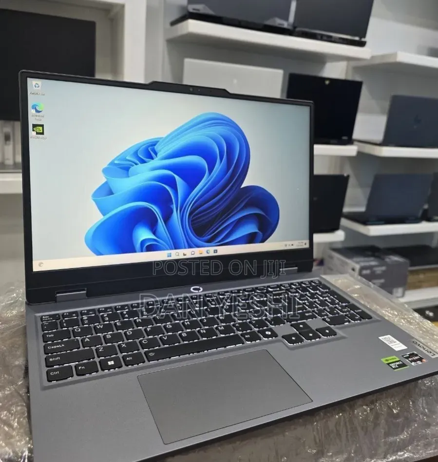 New Laptop Lenovo LOQ 15AHP10 16GB AMD Ryzen 5 SSD 512GB