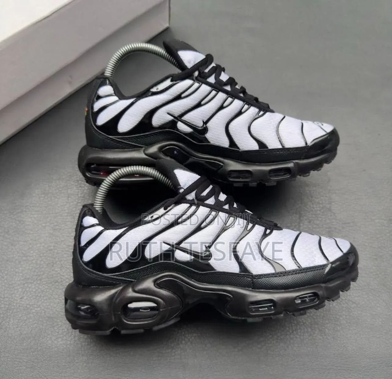 Color Change Nike Air Maxtn
