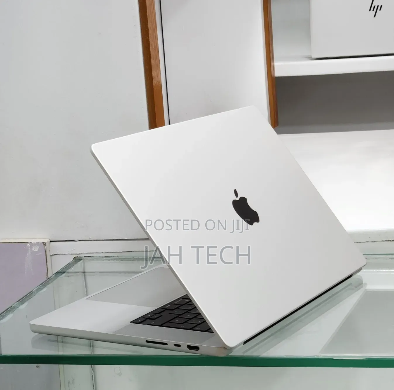 New Laptop Apple MacBook Pro M1 16GB Apple M1 Pro SSD 512GB