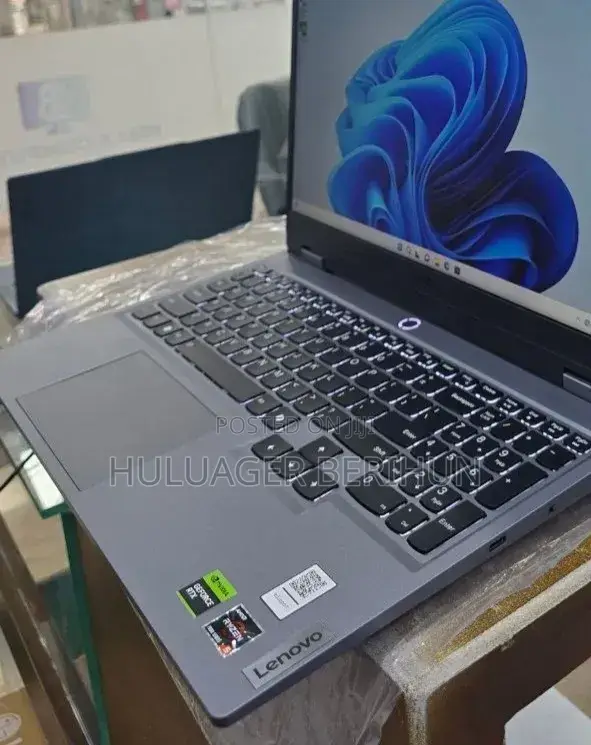 New Laptop Lenovo LOQ 15AHP10 16GB AMD Ryzen 7 SSD 512GB
